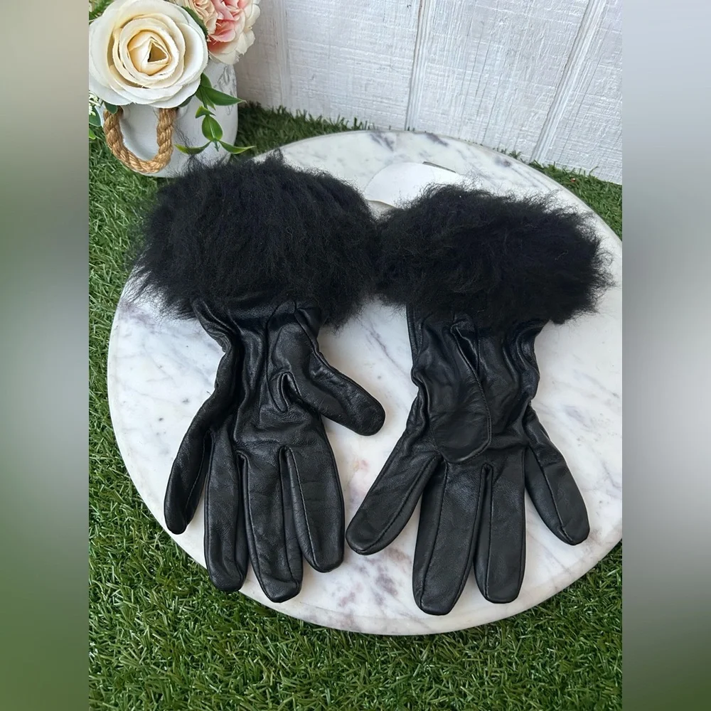 UGG Genuine Dyed Shearling black  Leather Trimmed Gloves women size large NEW